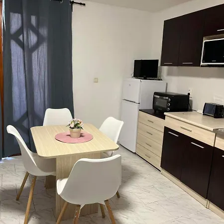 николета Appartement *